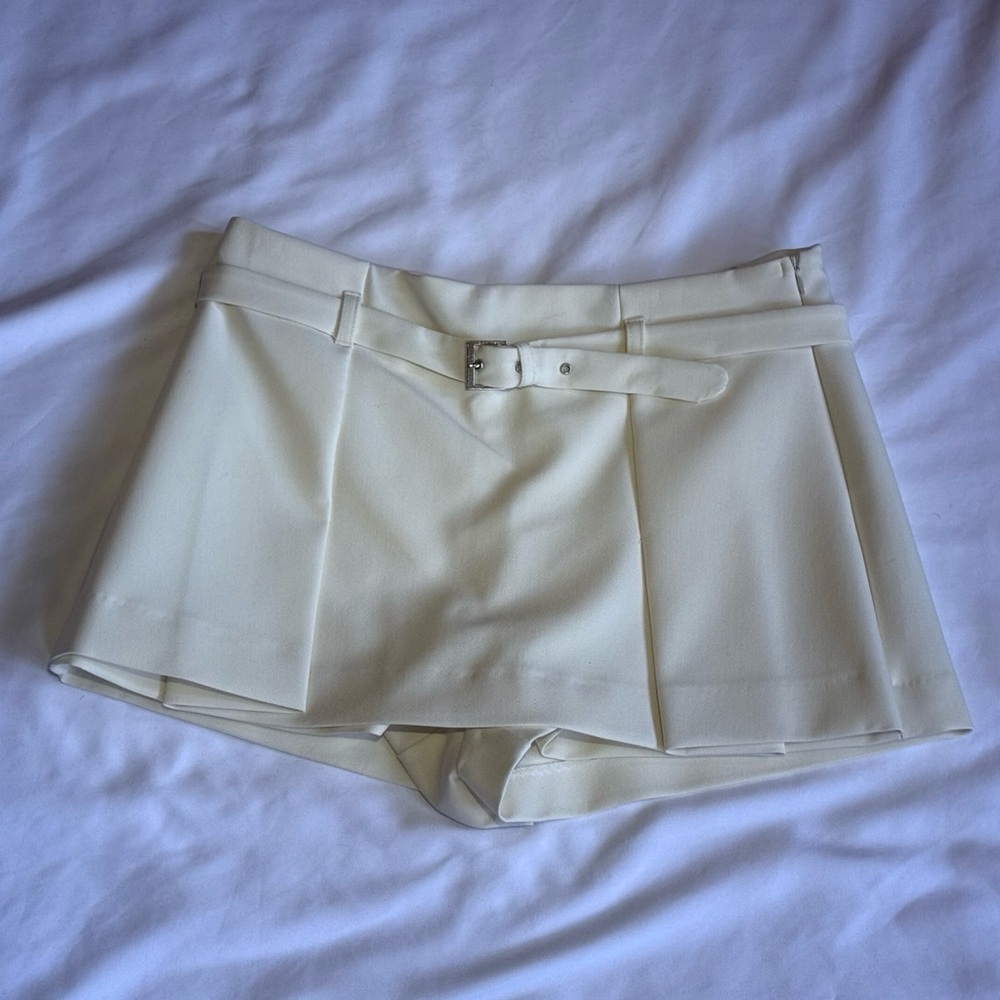 Like New Skorts by Zara in Cream Mob Wife Women’s Size Medium